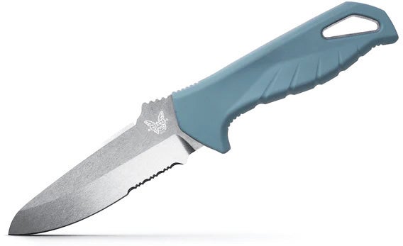 Benchmade 18040S Undercurrent fiskekniv med delvist savtakket MagnaCut sheepsfoot-blad, Depth Blue Santoprene-skæfte og Sonar Gray skede