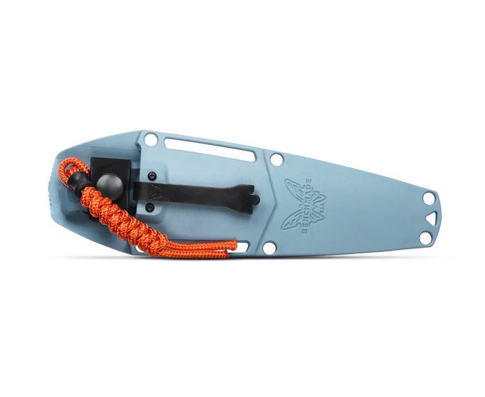 Benchmade 18050 Intersect kniv med fast MagnaCut drop point-blad i stonewash-finish og Depth Blue Santoprene-skæfte