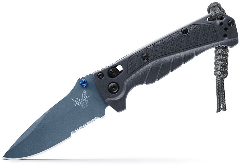 Benchmade 18065SBT-01 Mini Adira foldekniv med delvist savtakket MagnaCut-blad i Cerakote Blue Titanium og Tempest Gray Grivory-skæfte