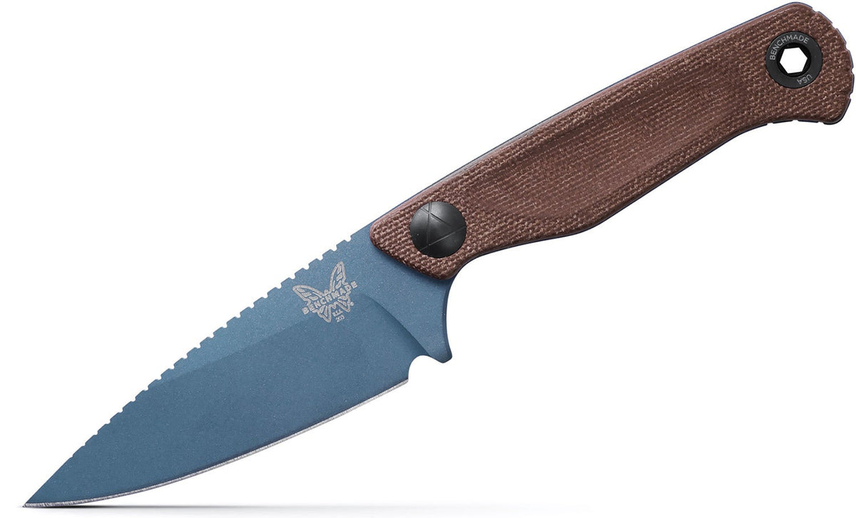 Benchmade 203BT-03 Dacian kniv med fast MagnaCut spear point-blad i Blue Titanium Cerakote, brunt Canvas Micarta-skæfte og læderskede