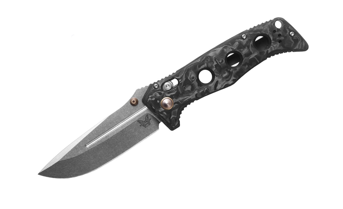 Benchmade 275-05 Adamas foldekniv med drop point-blad i CPM MagnaCut og skæfte i marmoreret carbonfiber