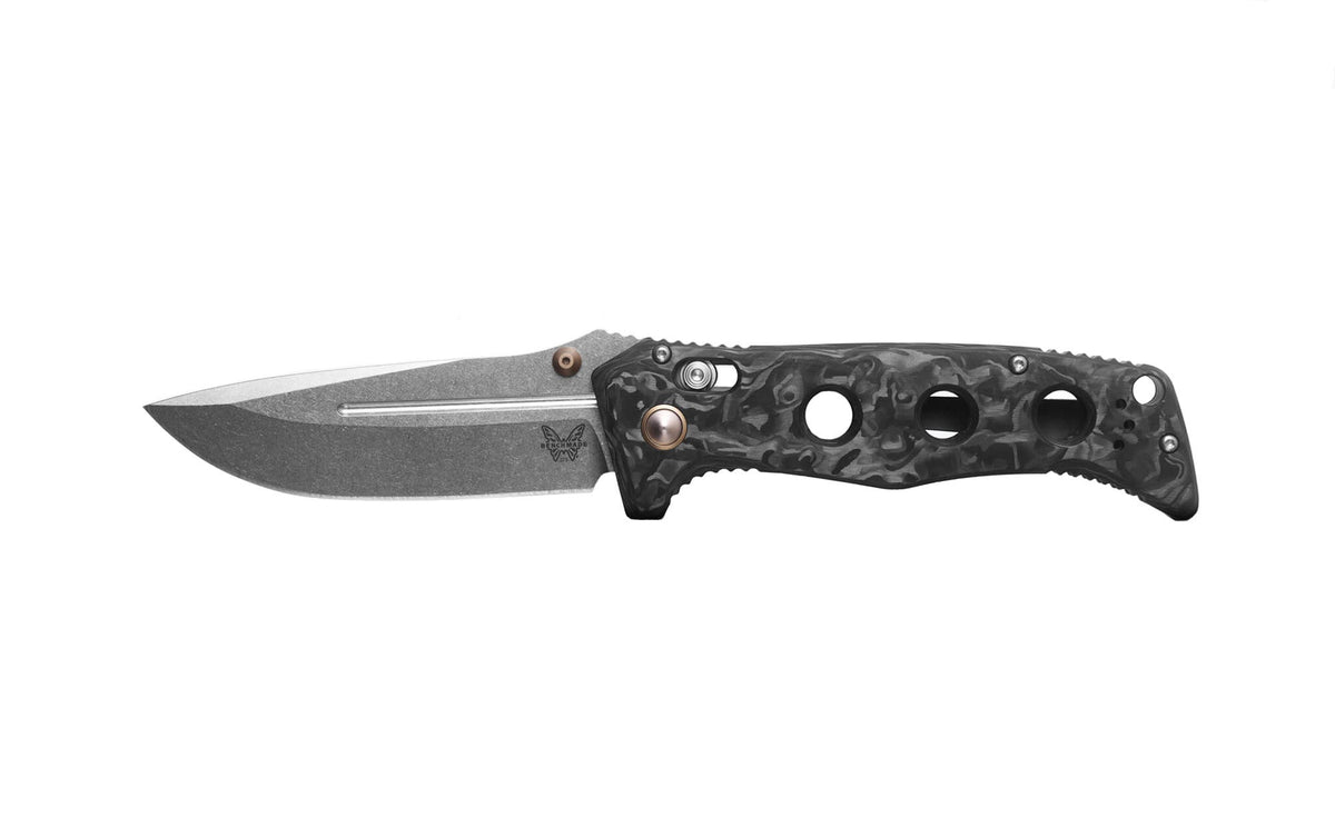 Benchmade 275-05 Adamas foldekniv med drop point-blad i CPM MagnaCut og skæfte i marmoreret carbonfiber