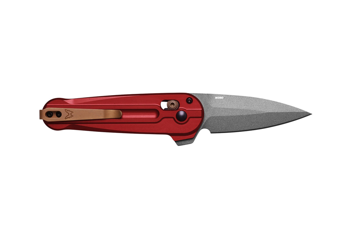 Benchmade 491GY-01 Lowden foldekniv med satin M390 spear point-blad og skæfte i Phoenix Red anodiseret aluminium