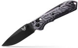 Benchmade 565BK-02 Mini Freek foldekniv med sort Cerakote CPM-M4 drop-point blad og trefarvet G10-skæfte
