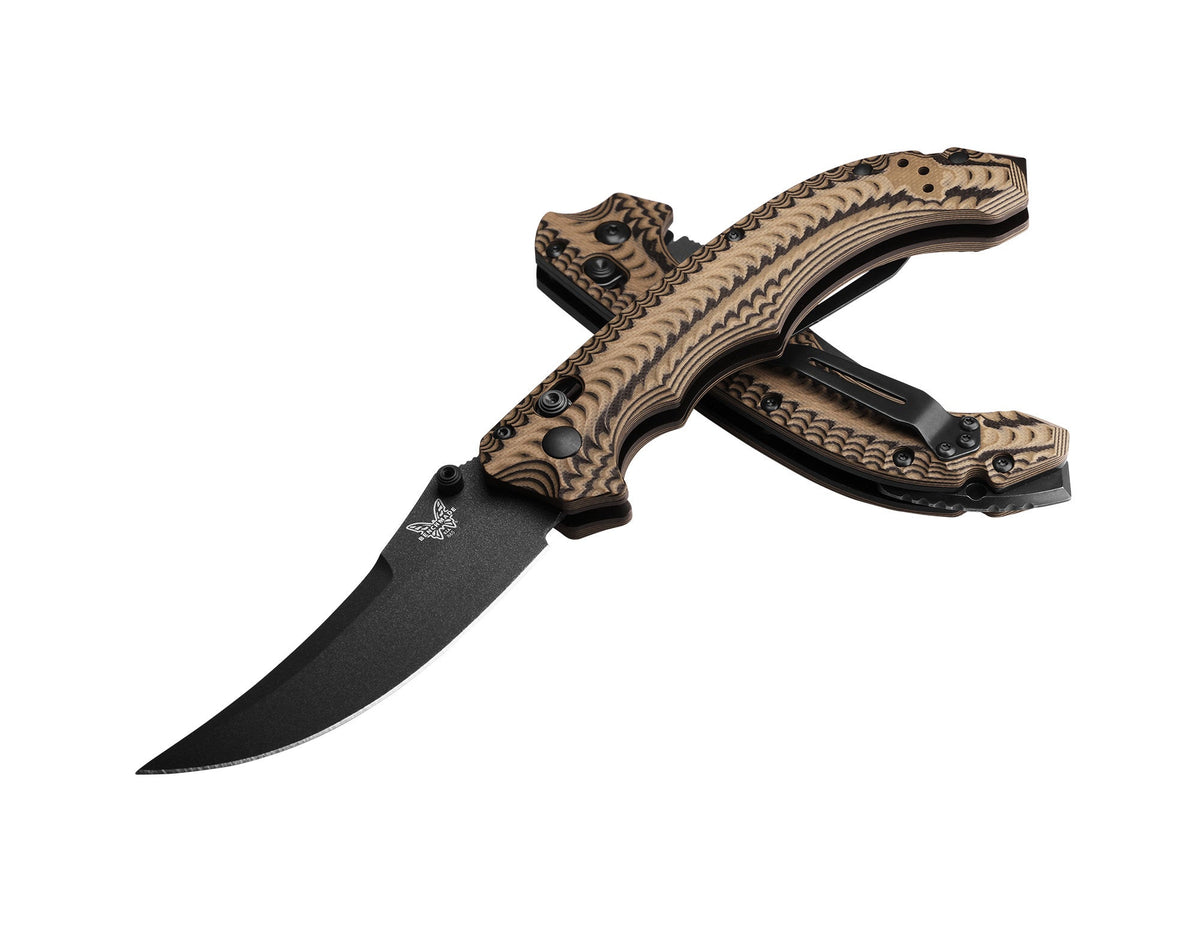 Benchmade 865BK-01 Mini Bedlam foldekniv med sort Cerakote CPM-S90V scimitar-blad og lagdelt G10-skæfte i sort, coyote og OD Green