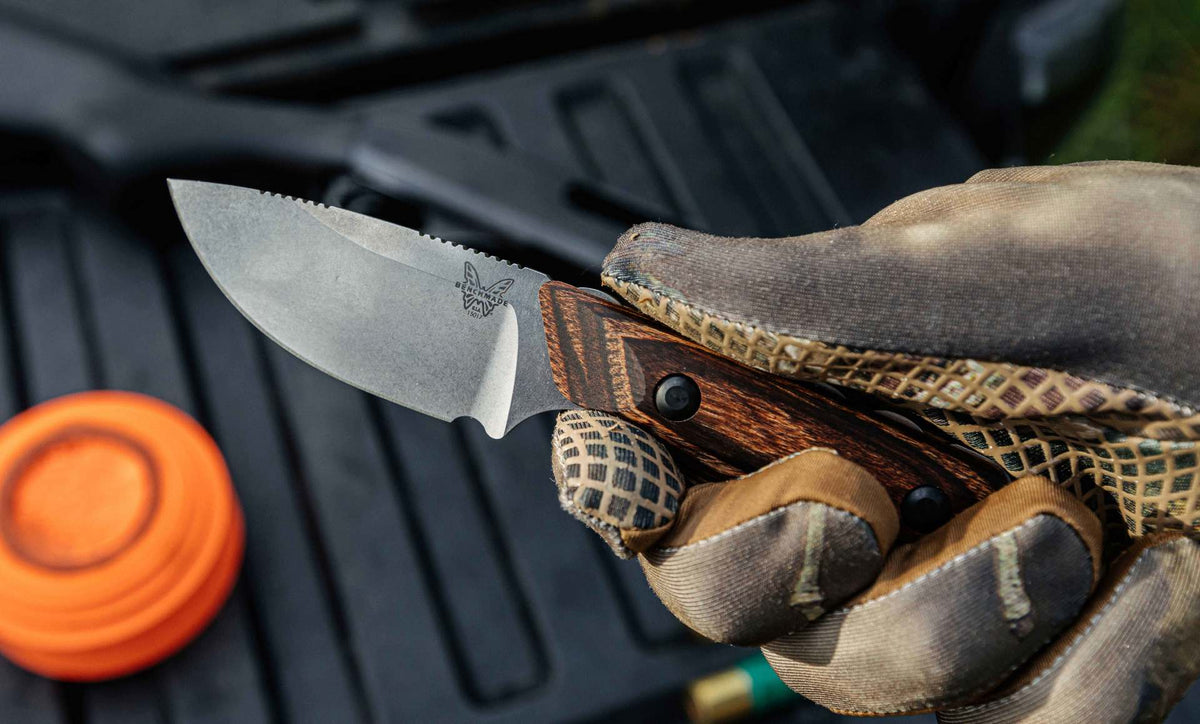 Benchmade 15017: Hidden Canyon Hunter w Wood Handle