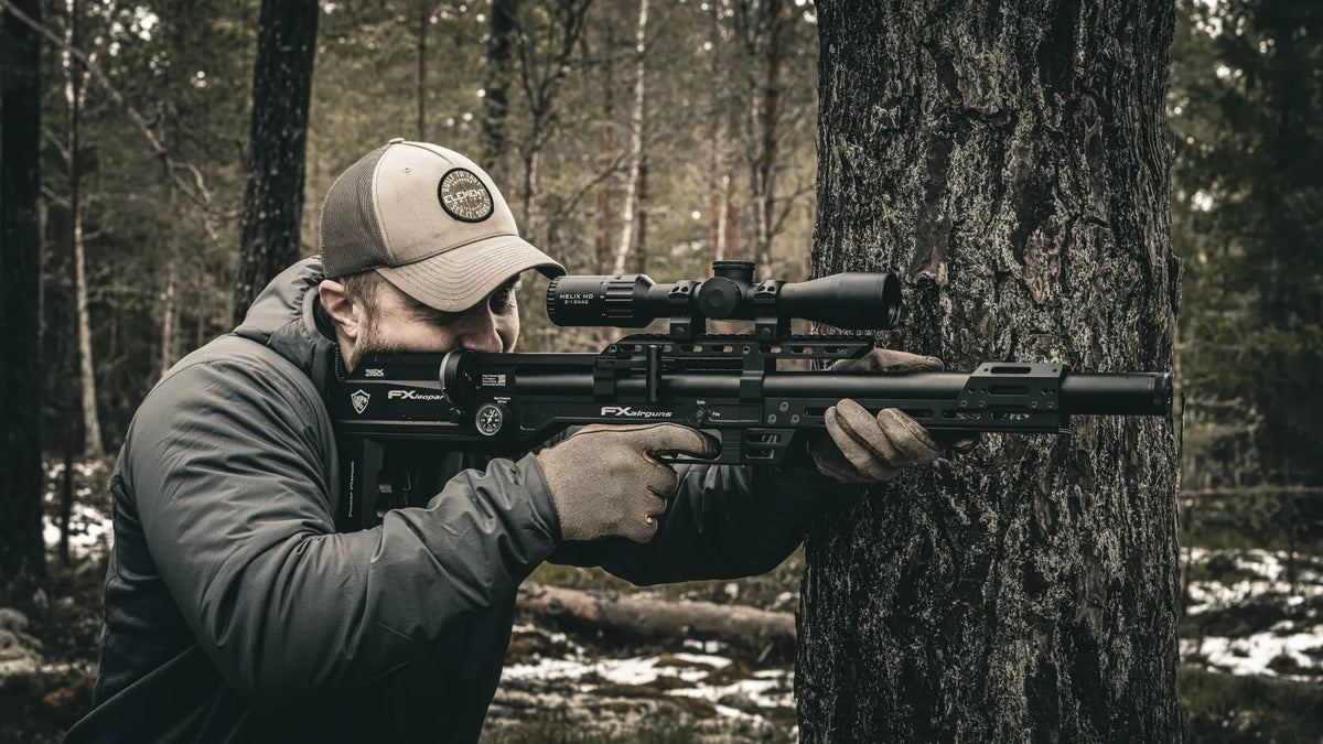 FX Leopard Standard Bottle PCP-luftgevær i 4,5 mm, bullpup med kulfiberflaske og 600 mm løb